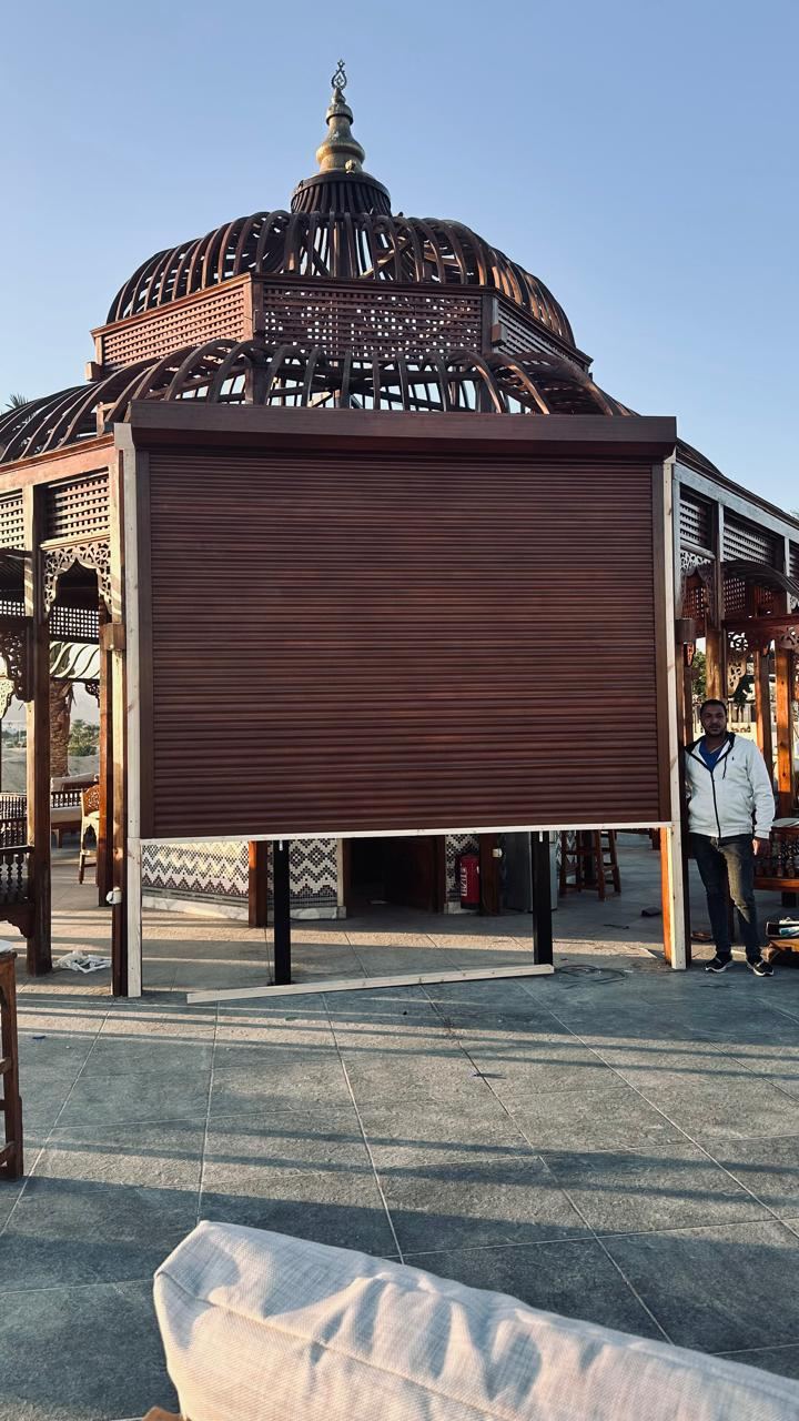 Tapparella effetto legno su una struttura di un resort