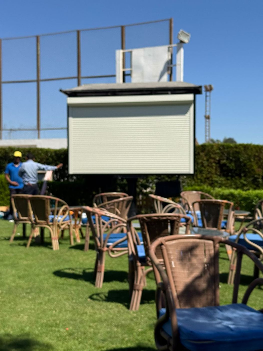 Chiusura per schermo nel giardino di un caffè