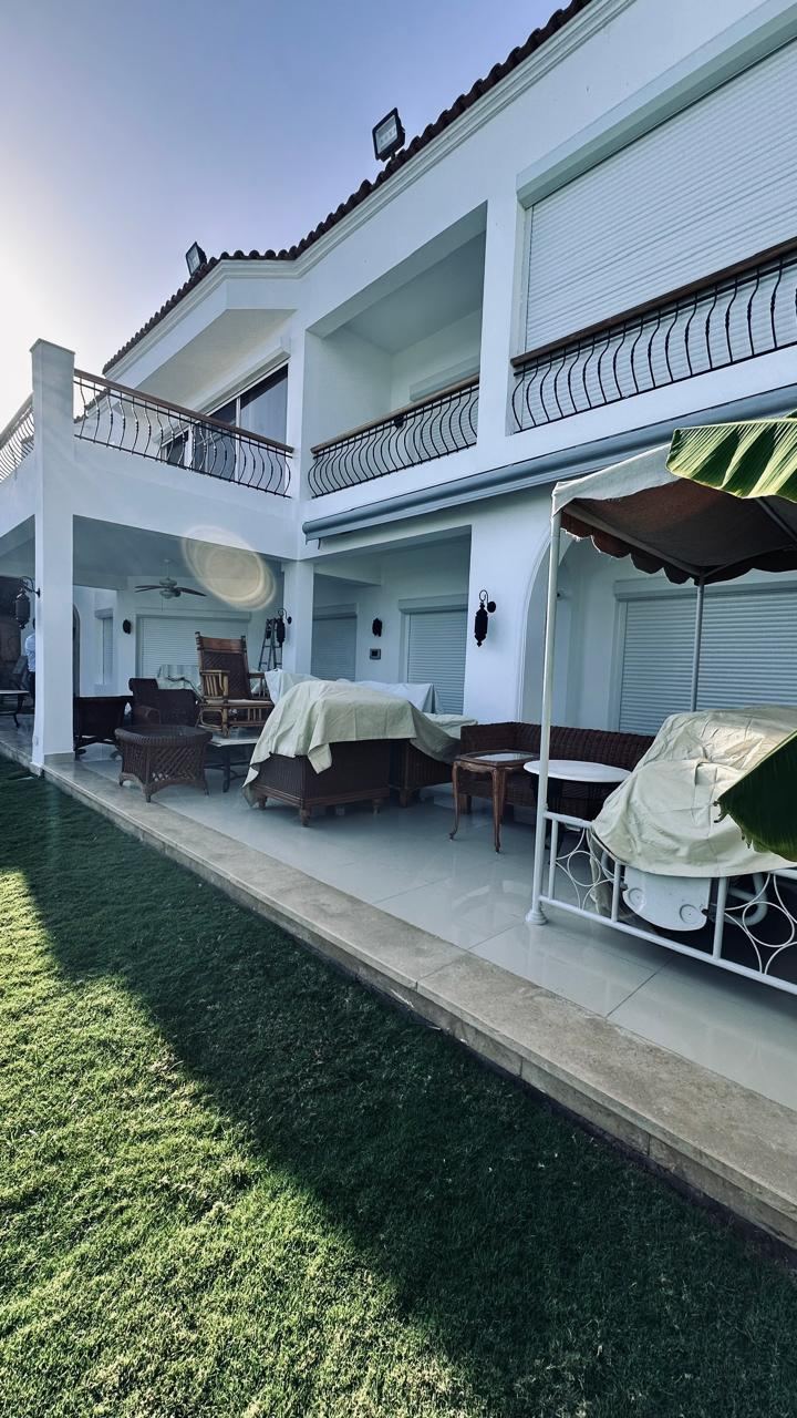Terrazza sul giardino con tapparelle